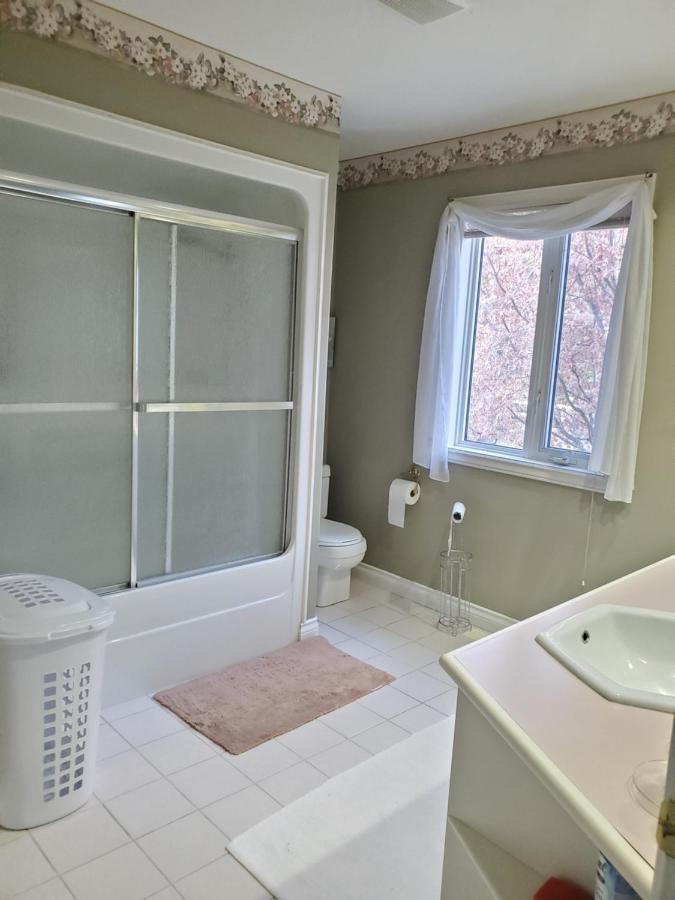 Lakeview House With 4 Rooms Kelowna Near Downtown & Knox Moutain Exteriör bild